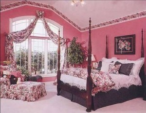 шторы к розовым обоям