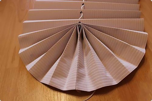 Сделала штору-плиссе (жалюзи) из бумажных обоев на кухонное пластиковое окно
