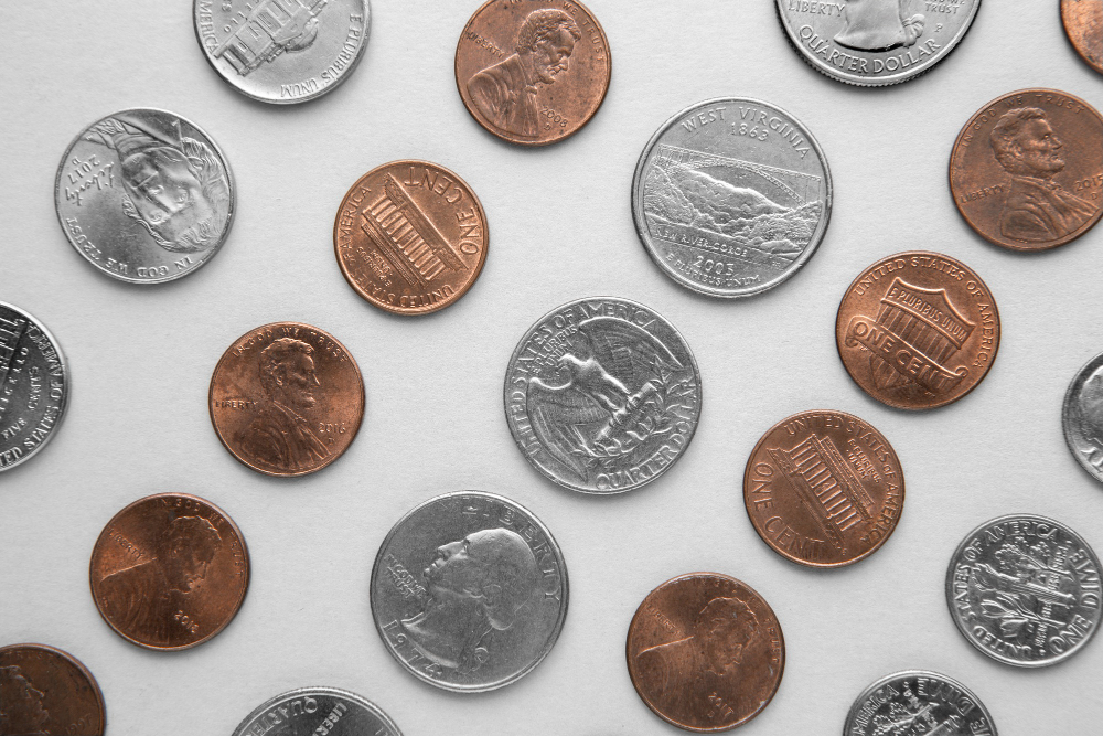 Тканевый фон для нумизматики: как выбрать шторы для витрин с монетами