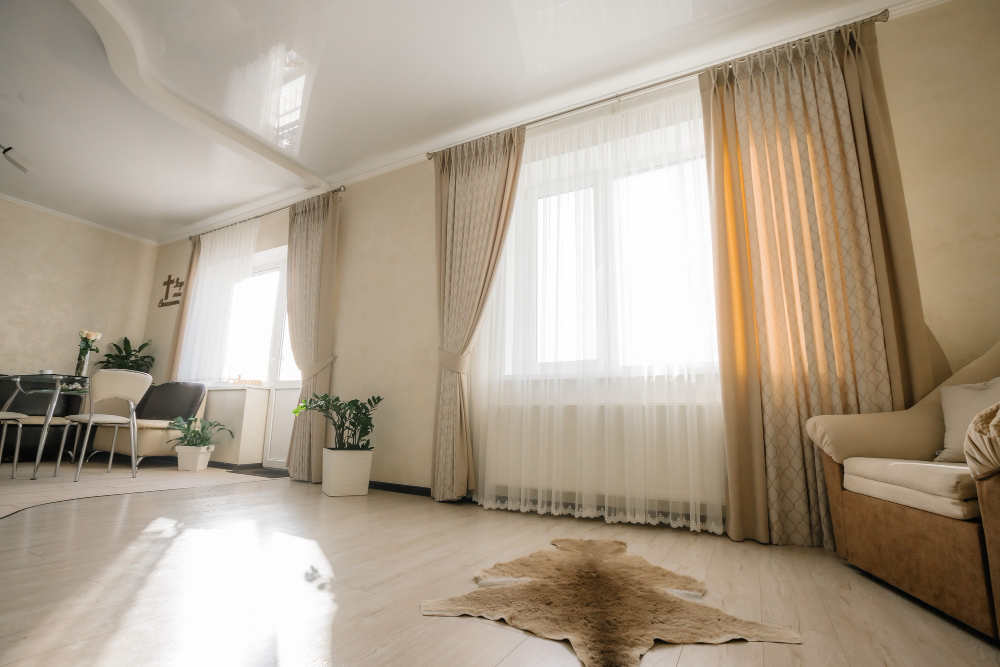 Когда и почему стоит отдавать шторы в химчистку: рекомендации специалистов