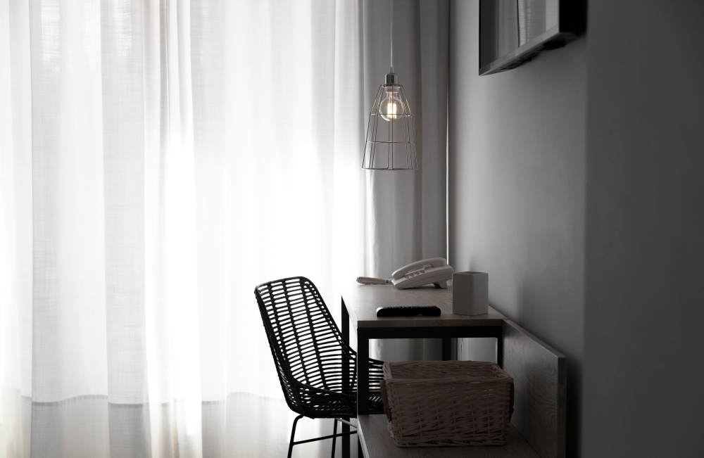 Шторы в комнате